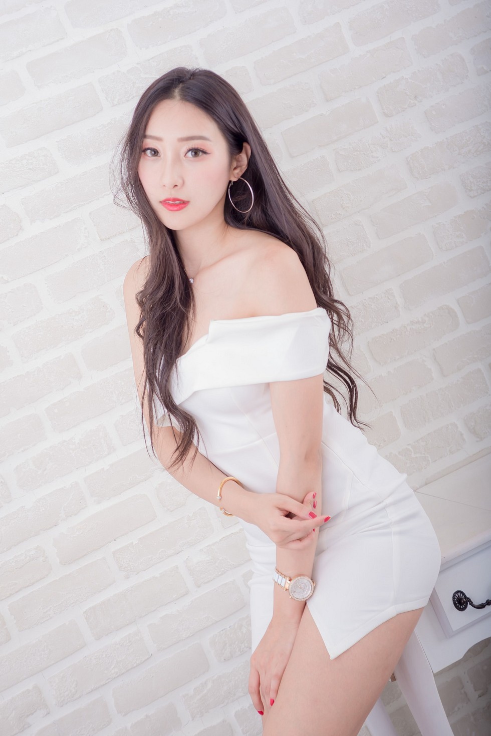 邻家女孩吴小葵私房白色连身裙+空姐制服性感短裙写真90P