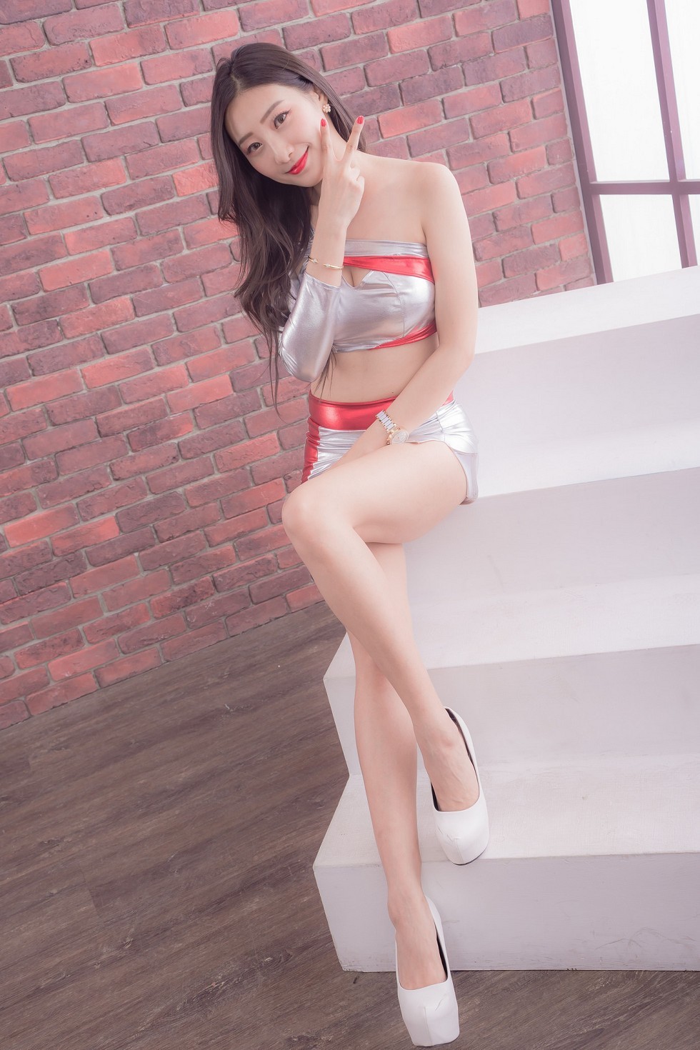 邻家女孩吴小葵私房白色连身裙+空姐制服性感短裙写真90P