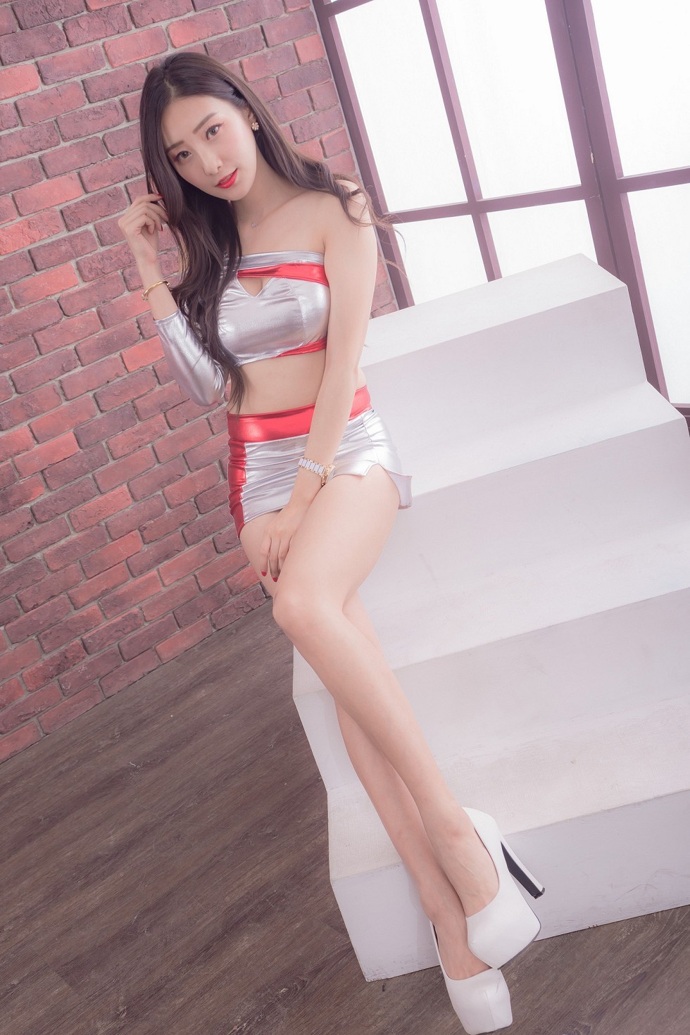 邻家女孩吴小葵私房白色连身裙+空姐制服性感短裙写真90P