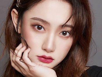 网红青春美女张鹤怡性感妆容美照清爽迷人写真9P