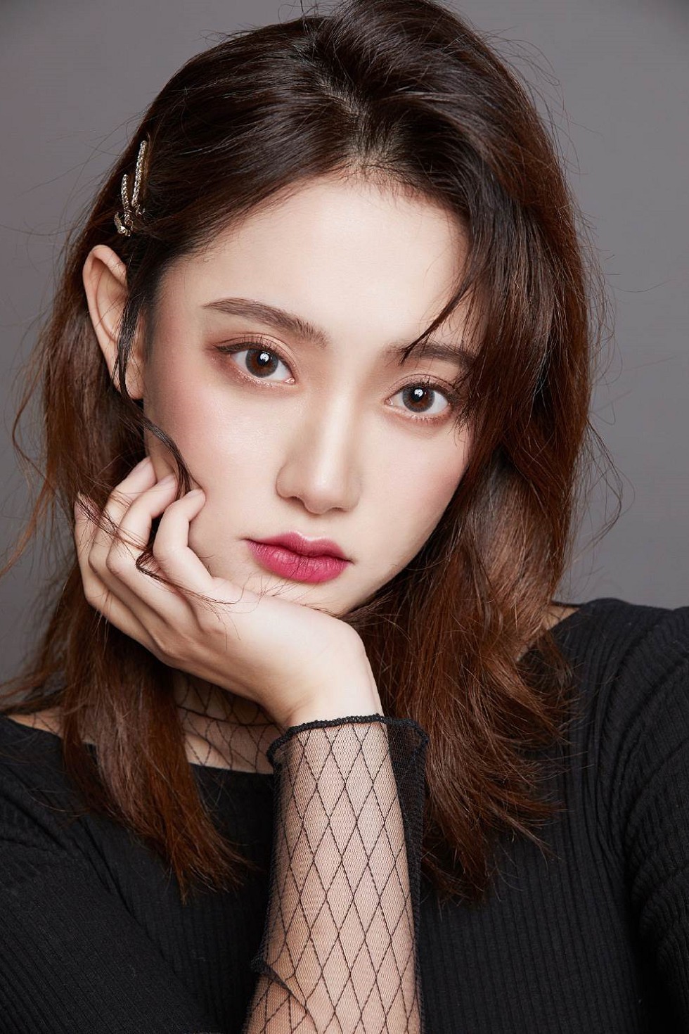 网红美女张鹤怡性感妆容美照清爽迷人写真9P