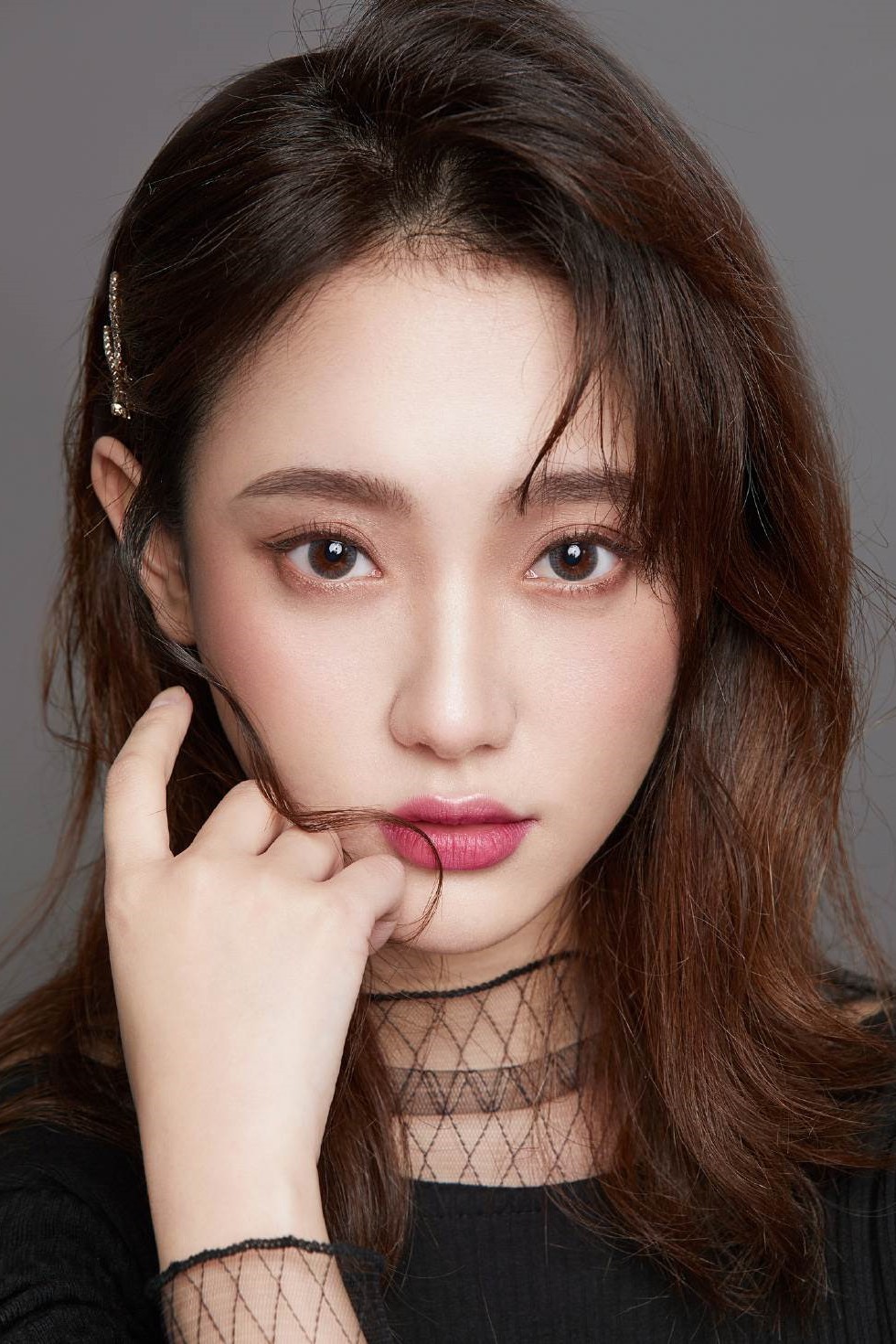 网红美女张鹤怡性感妆容美照清爽迷人写真9P