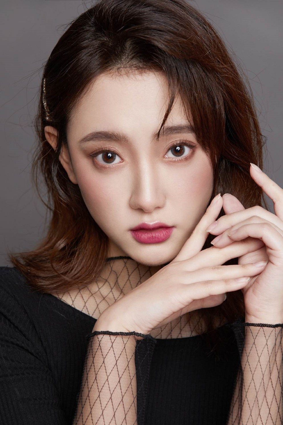 网红美女张鹤怡性感妆容美照清爽迷人写真9P