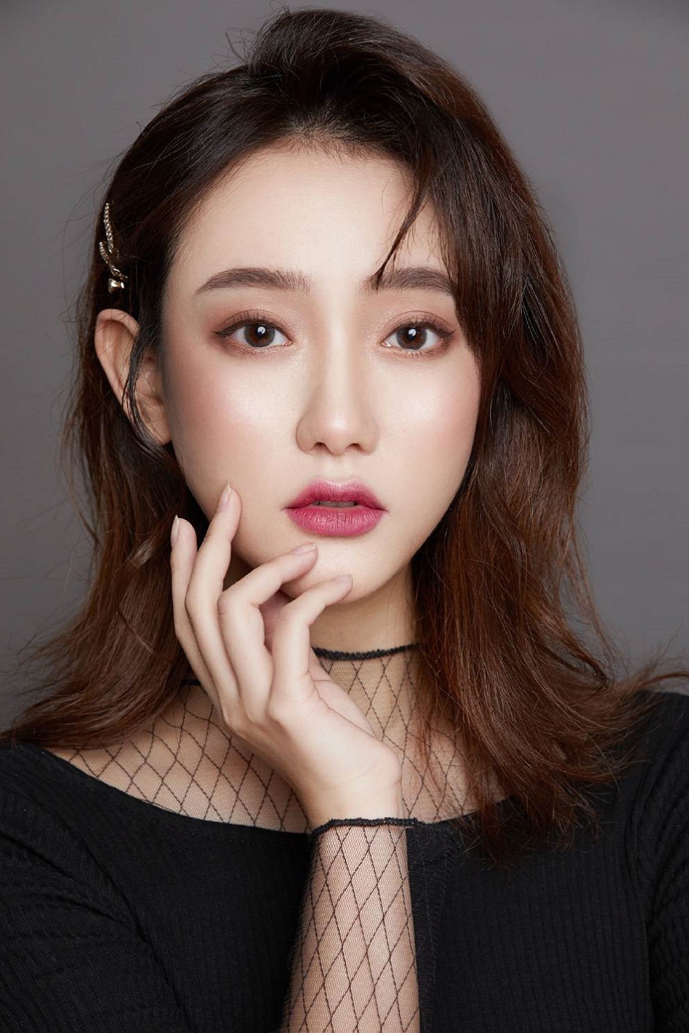 网红美女张鹤怡性感妆容美照清爽迷人写真9P