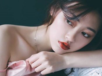 想咬一口美少女卧室私人性感连身裙秀白皙肌肤完美身材写真17P