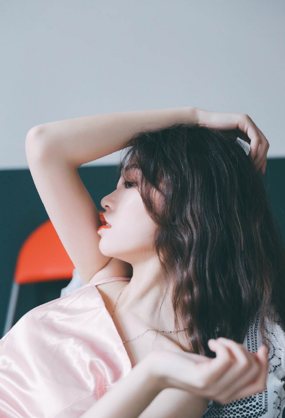 粉嫩美少女居家私房性感连身裙秀白嫩肌肤完美身材写真17P