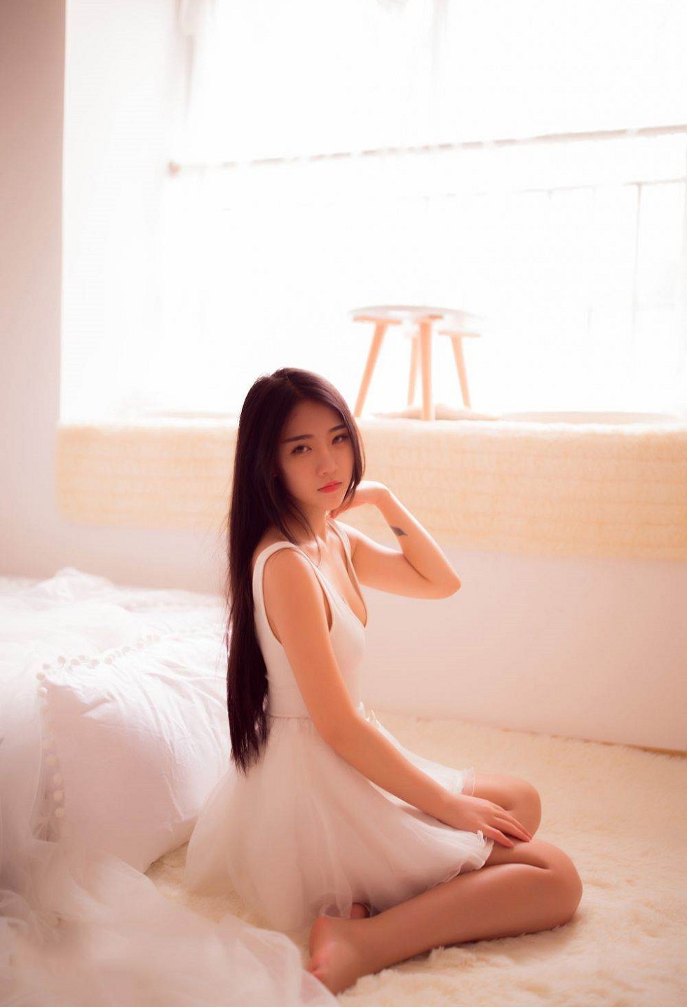 粉嫩美少女居家私房性感连身裙秀白嫩肌肤完美身材写真17P