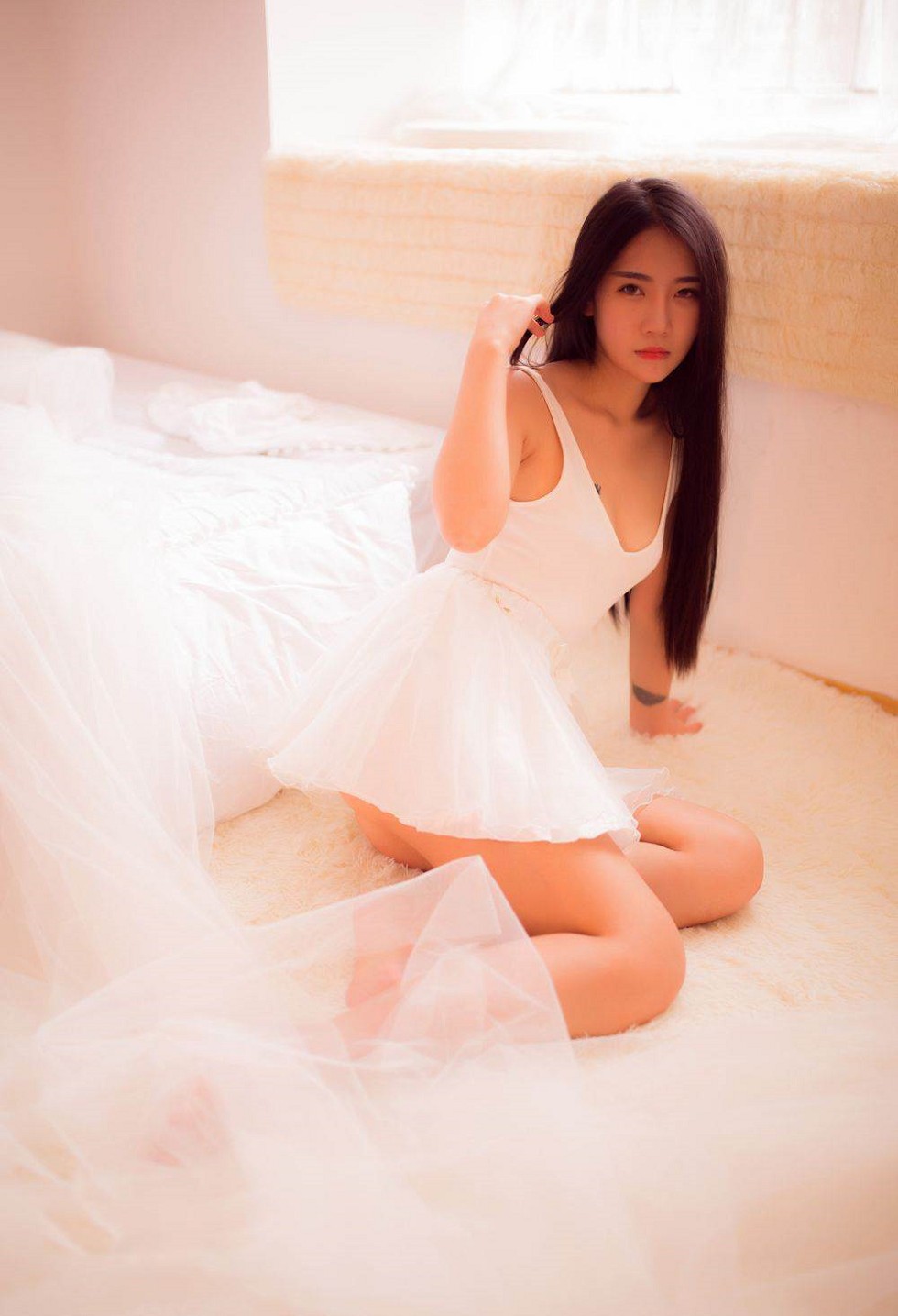 粉嫩美少女居家私房性感连身裙秀白嫩肌肤完美身材写真17P
