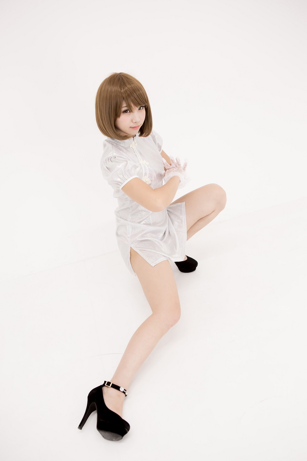 中華娘娘之白色旗袍性感小美女私房美腿高跟完美诱惑写真43P