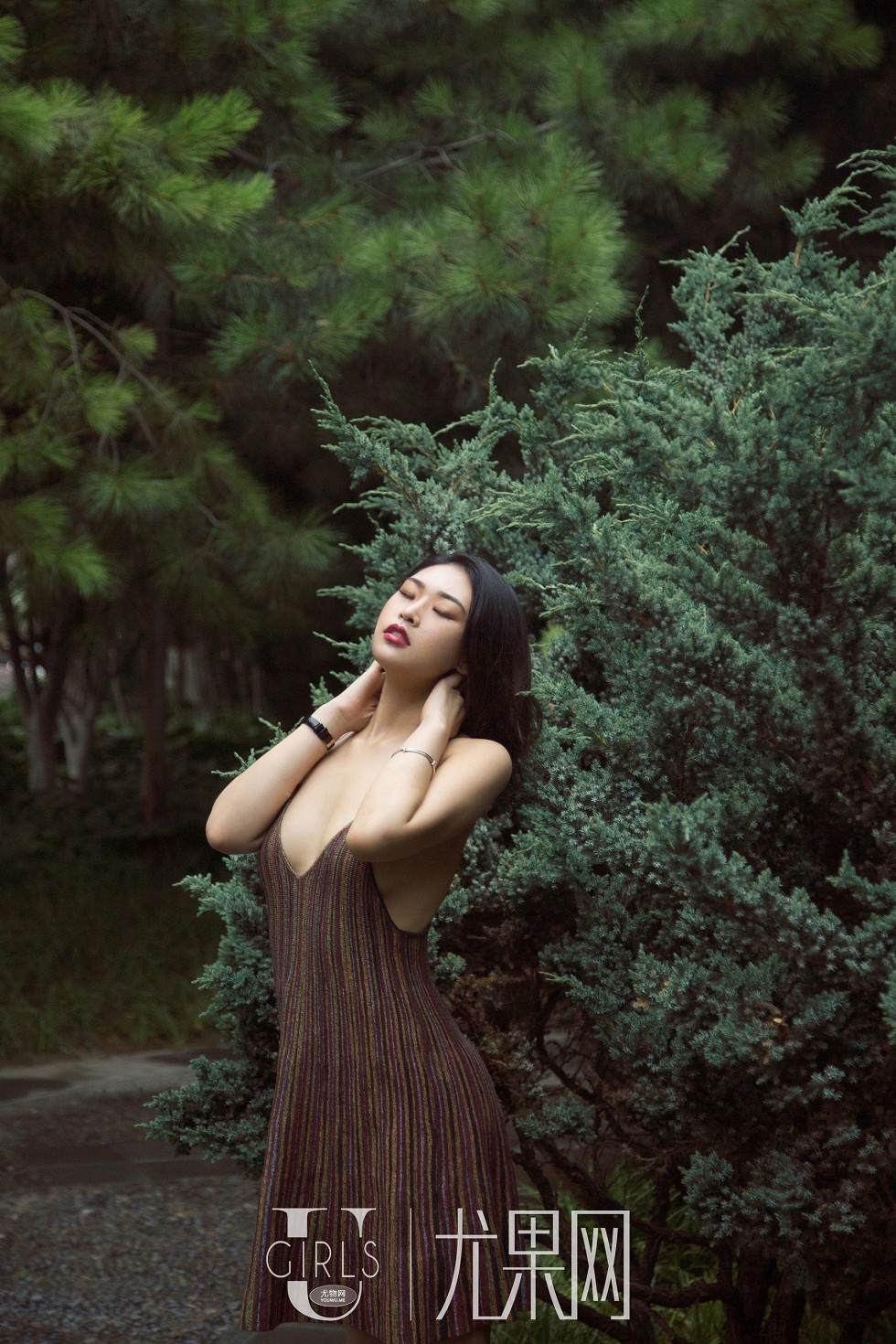 [Ugirls尤果网]U394_嫩模果冻私房黑色透视衬衣真空露美乳遮点撩人诱惑写真65P