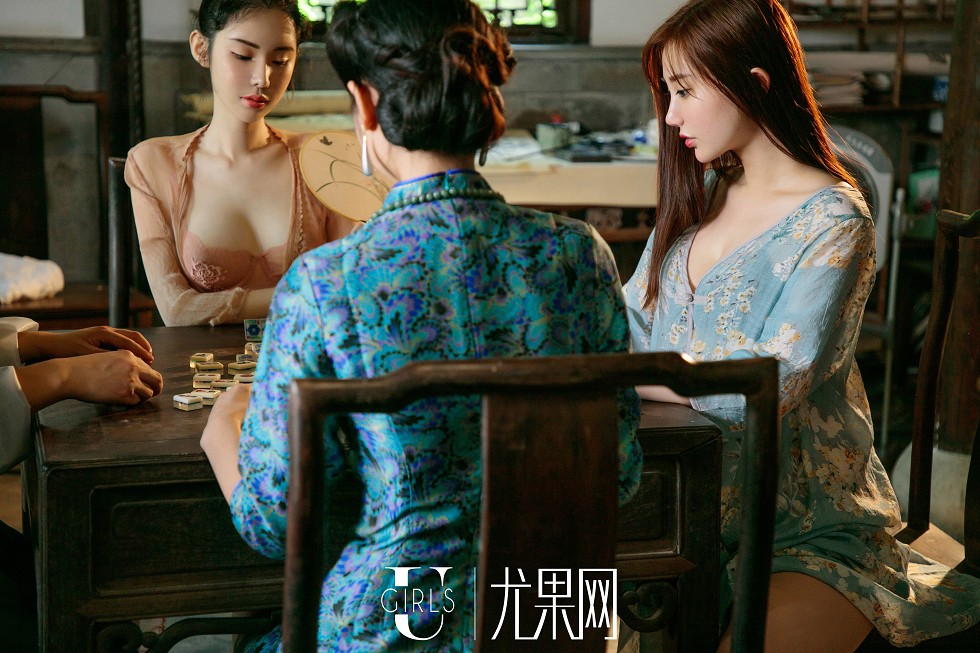 [Ugirls尤果网]T037_嫩模苏小曼&方子萱私房床上性感姐妹花古典味撩人诱惑写真65P