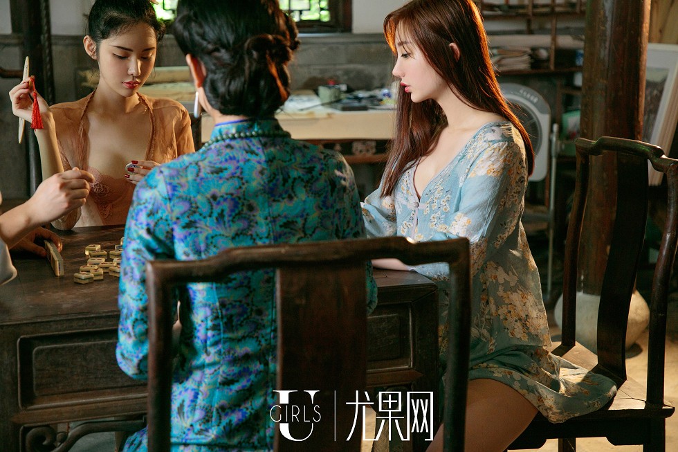 [Ugirls尤果网]T037_嫩模苏小曼&方子萱私房床上性感姐妹花古典味撩人诱惑写真65P