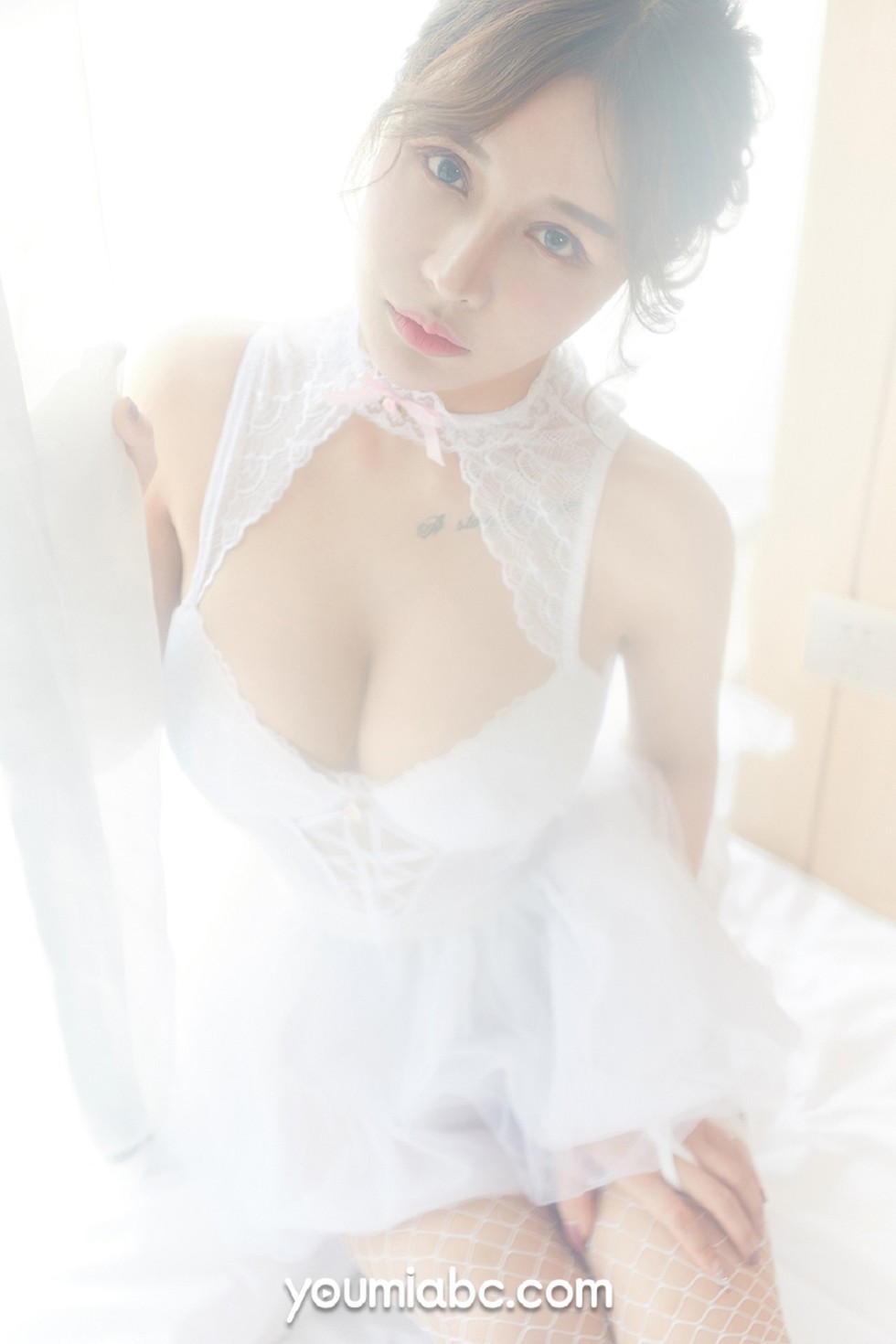 [YouMi尤蜜]Vol.234_嫩模可可私房白色情趣内衣配吊带白丝网袜朦胧诱惑写真33P