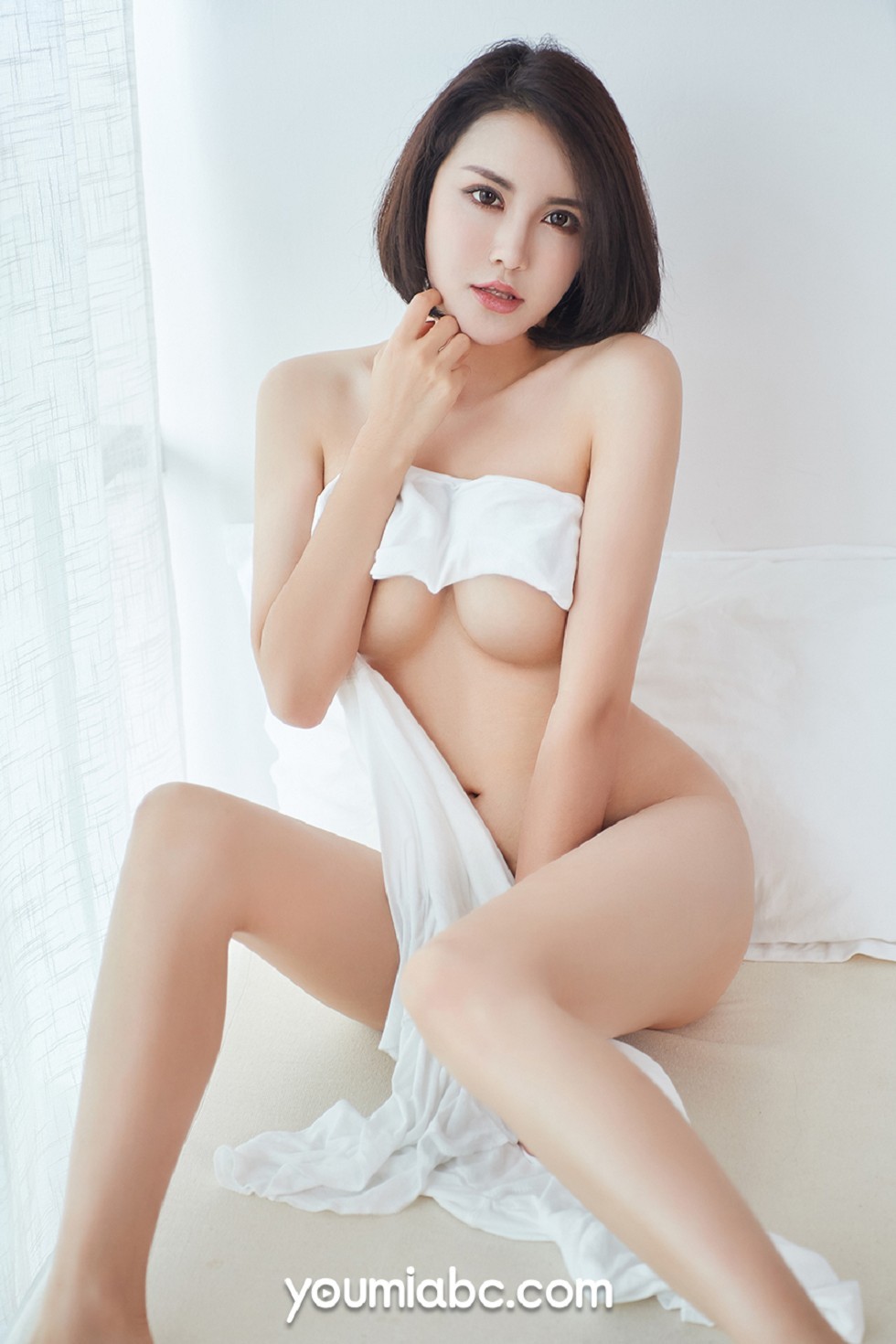 [YouMi尤蜜]Vol.237_嫩模乔雪私房真空白T+黑色内衣半脱露火辣身材极致诱惑写真46P