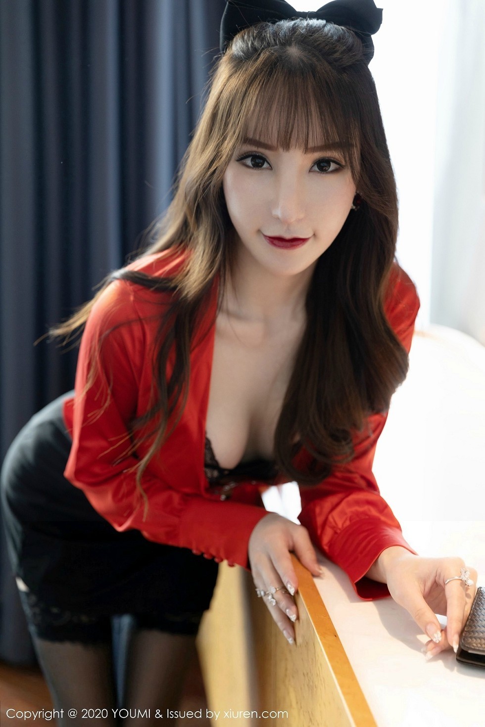 [YouMi尤蜜荟]Vol.467_女神周于希Sandy私房吊带黑丝内衣半脱全裸上身极致诱惑写真49P