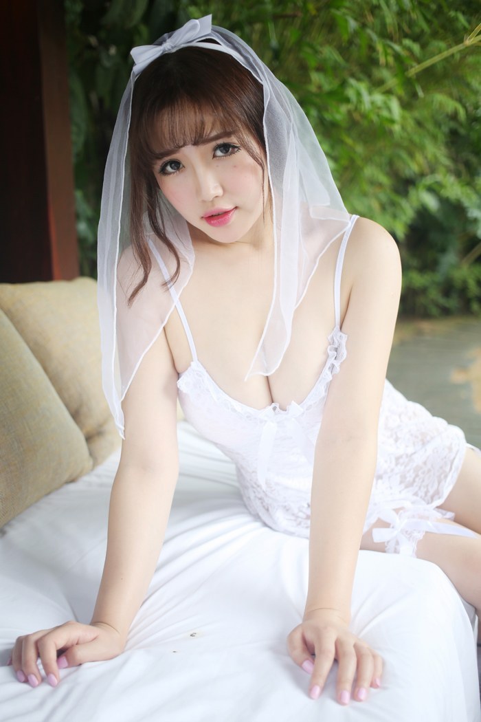 完美新娘徐cake白纱下如玉水嫩肌肤(图32)