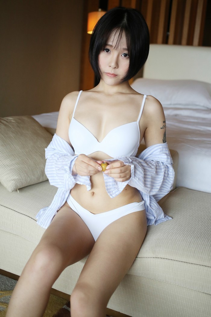 爆乳少女艾莉白色内衣映衬丝滑肌肤(图47)