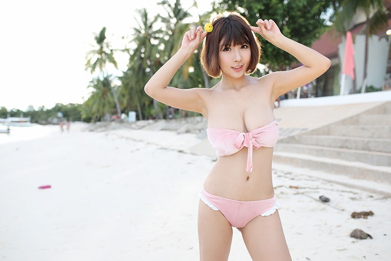童颜巨乳晓茜比基尼戏水游客垂涎三尺(图38)