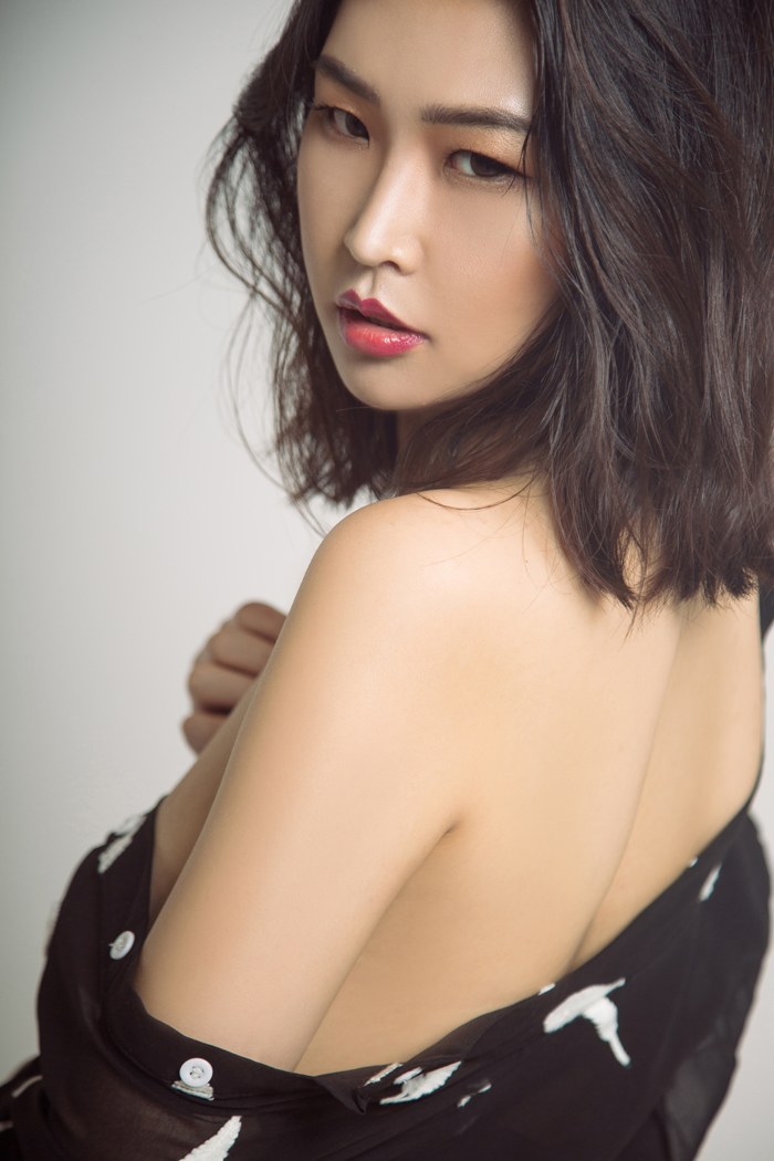 高冷贵妇果冻衣衫单薄尽显丰乳肥臀(图55)