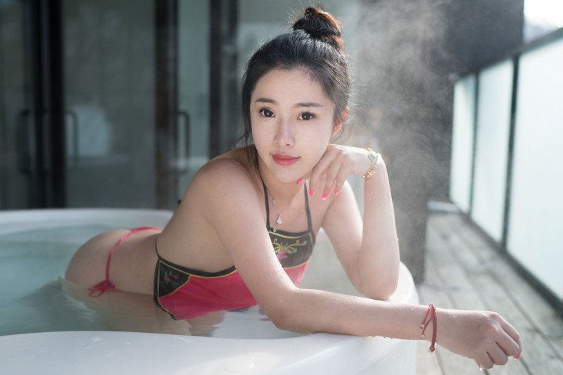 性感女神陈嘉嘉身着红肚兜身材惹火(图41)