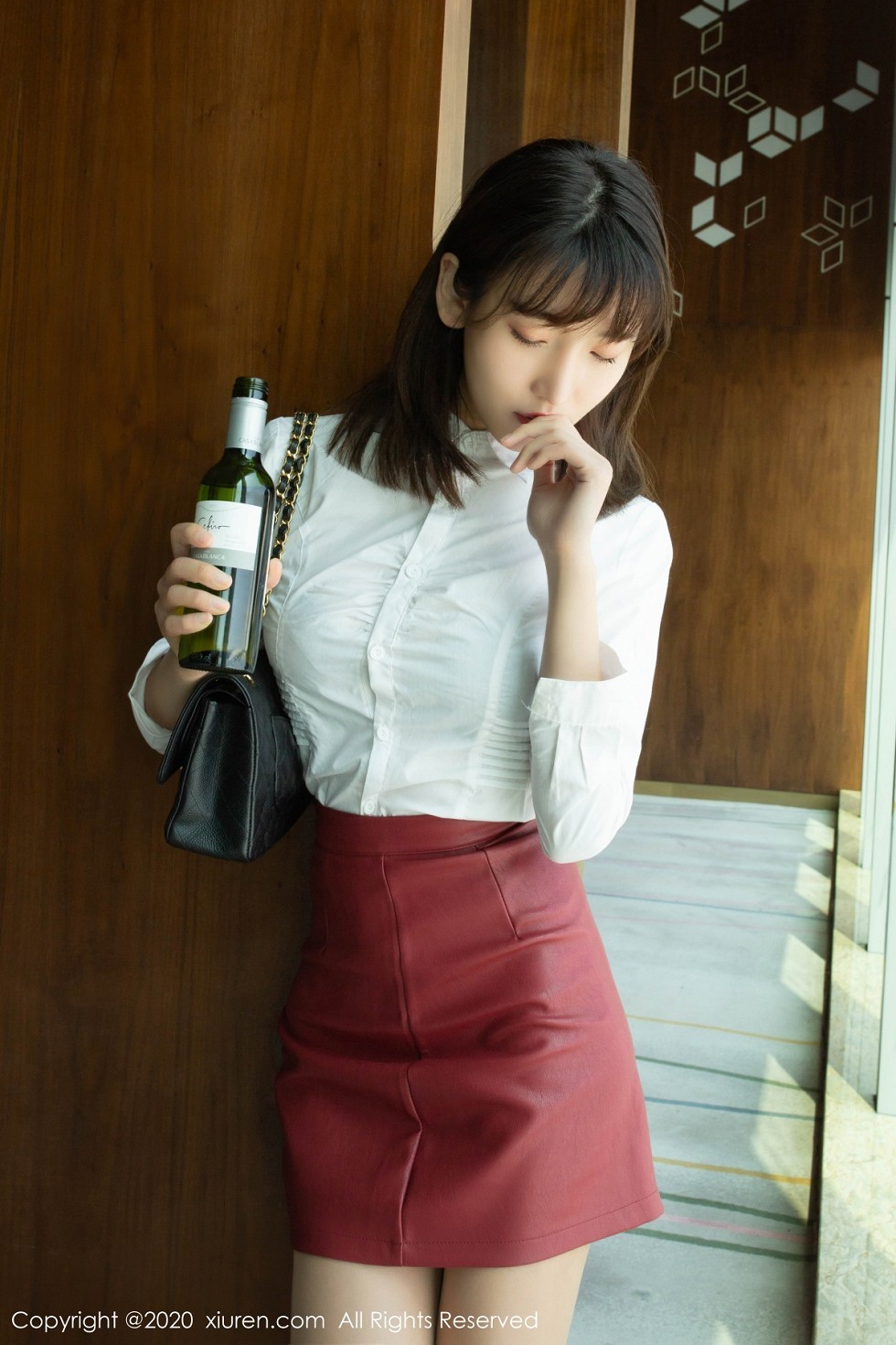 XiuRen第2393期_嫩模陆萱萱乌镇+太湖旅拍剧情酒后女孩主题无内肉丝裤袜诱惑写真73P