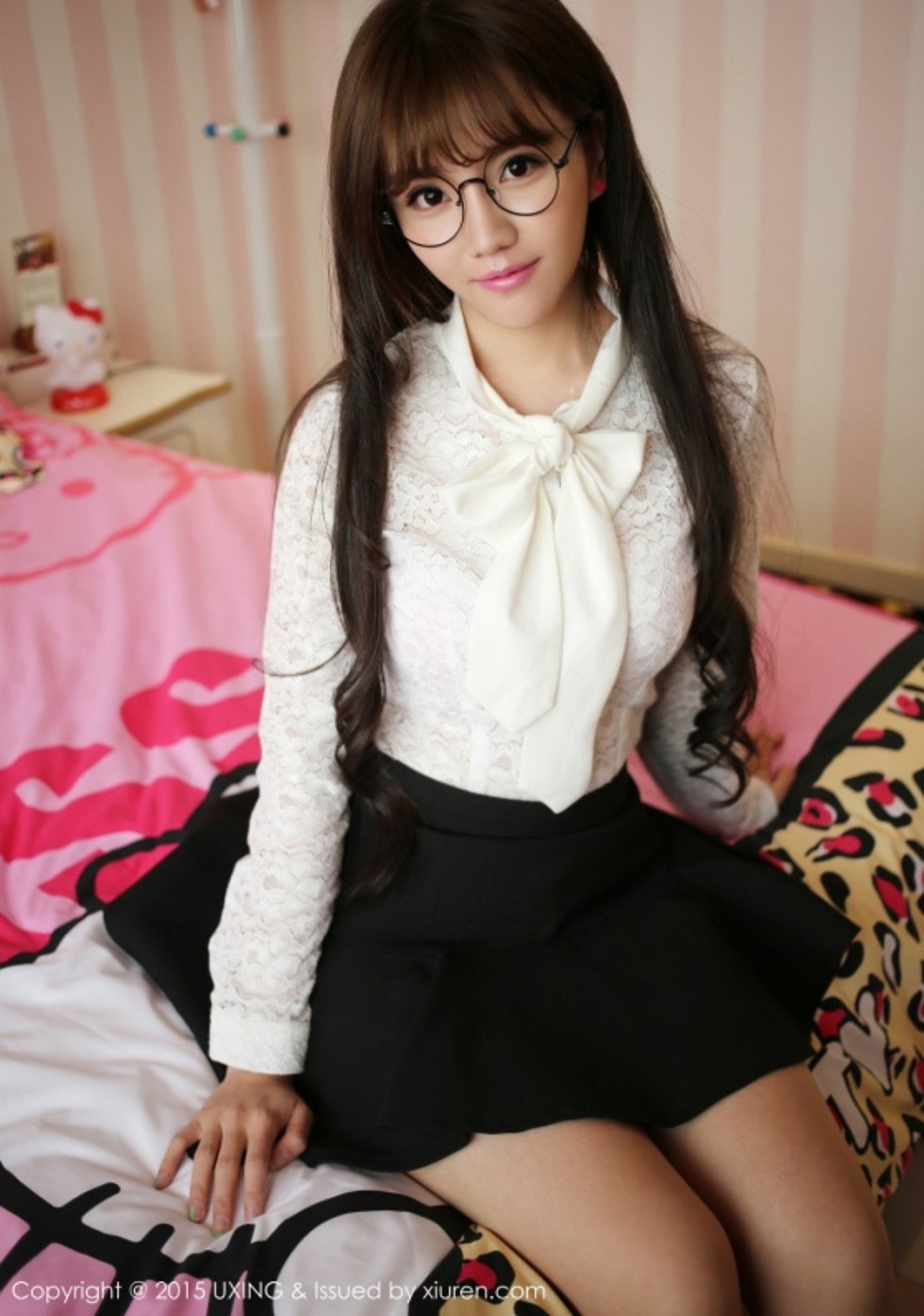 [UXING优星馆]Vol.007_新人嫩模艾西Ashley白色上衣秀豪乳清新性感写真52P