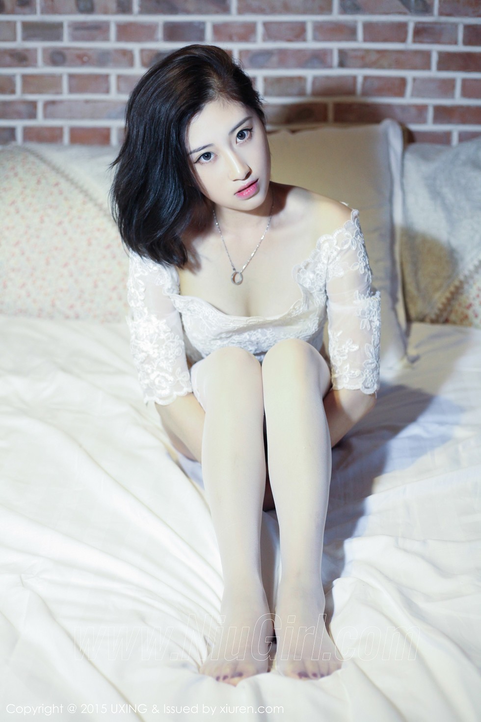 [UXING优星馆]Vol.014_嫩模Rialer傅雅慧白色蕾丝吊带丝袜性感翘臀写真39P