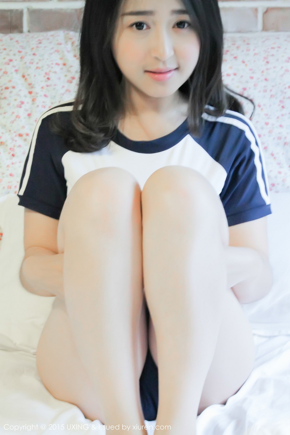 [UXING优星馆]Vol.017_嫩模煊煊sunny爱吃棒棒糖的连体泳装妹子性感写真50P