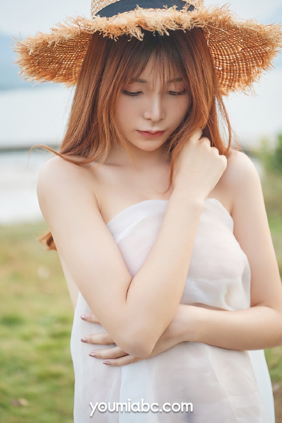 [YouMi尤蜜]Vol.265_嫩模小语户外性感白色薄纱裙透视秀完美身材迷人诱惑写真32P