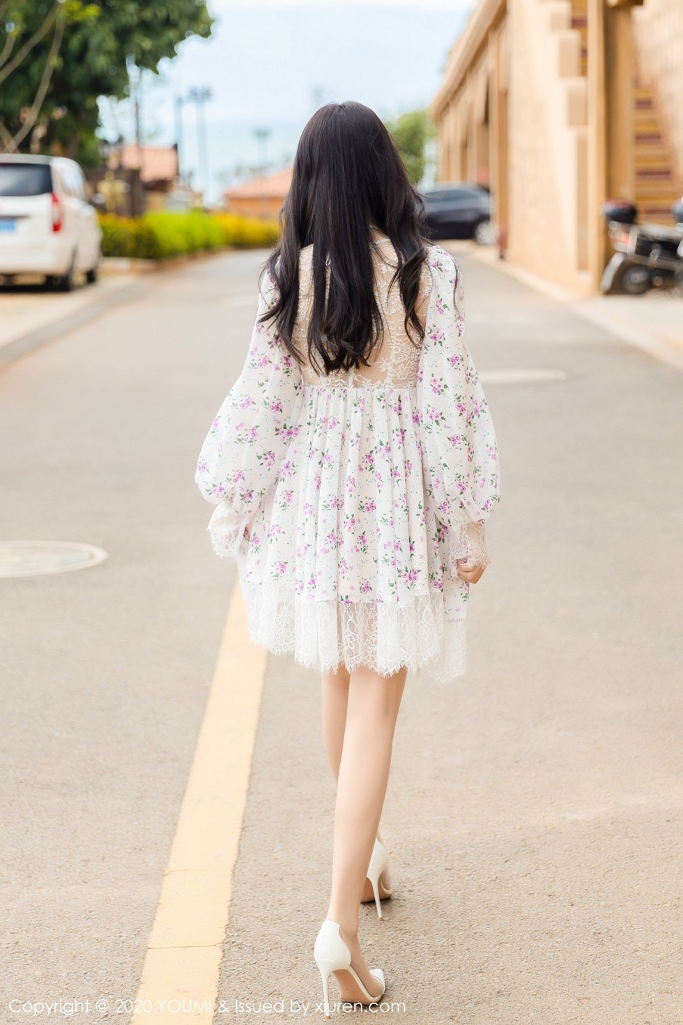 [YouMi尤蜜荟]Vol.500_女神周于希Sandy大理旅拍小碎花裙子半脱秀完美身材诱惑写真58P
