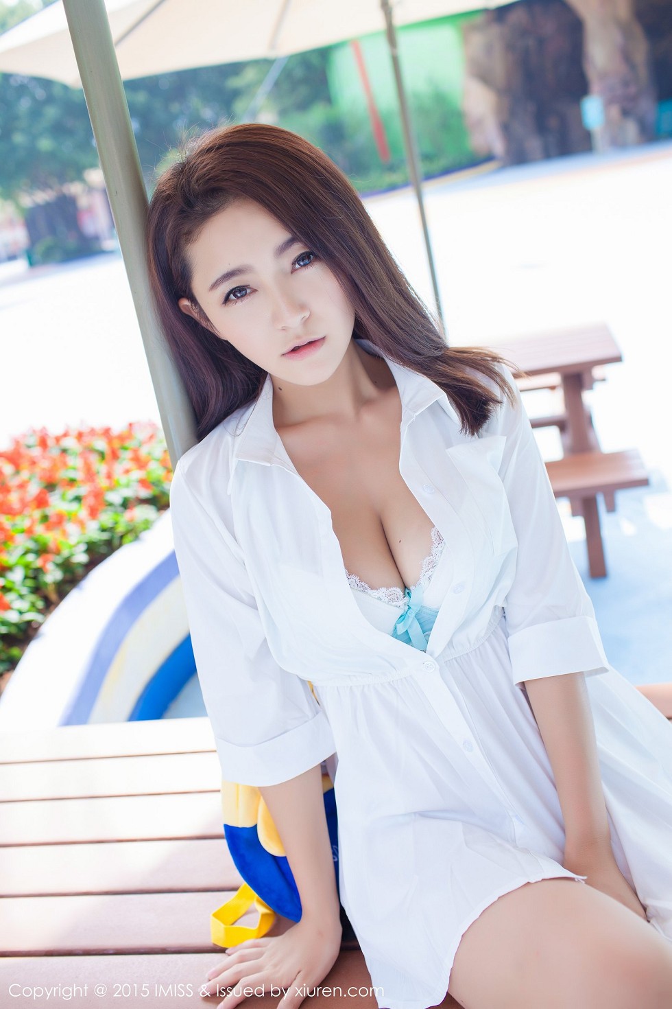 [IMISS爱蜜社]Vol.053_嫩模夏茉GIGI小清新街拍白色衬衣迷人内裤写真50P