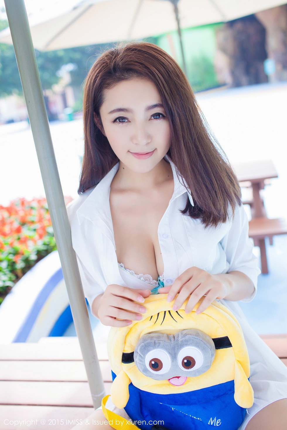 [IMISS爱蜜社]Vol.053_嫩模夏茉GIGI小清新街拍白色衬衣迷人内裤写真50P