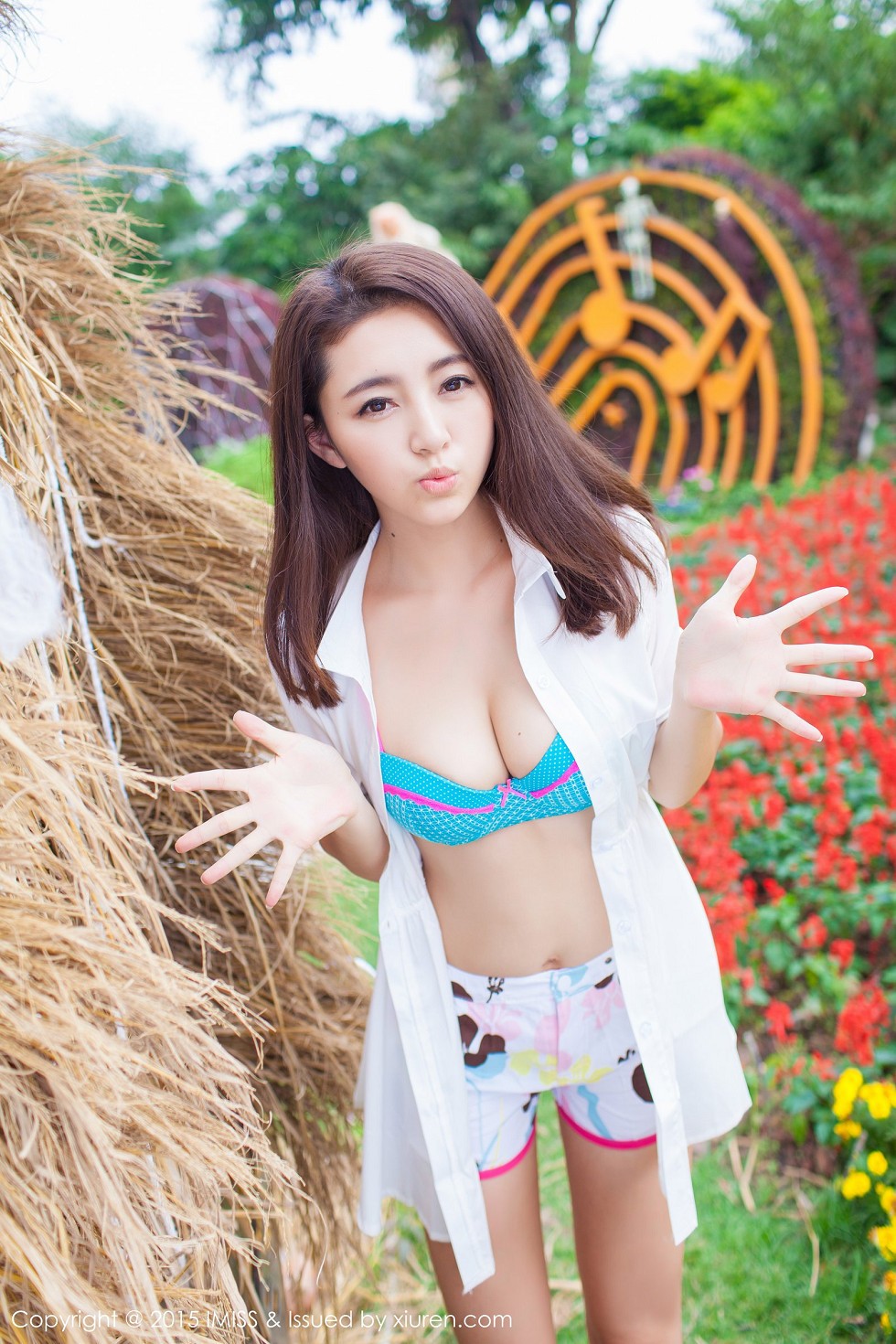 [IMISS爱蜜社]Vol.053_嫩模夏茉GIGI小清新街拍白色衬衣迷人内裤写真50P