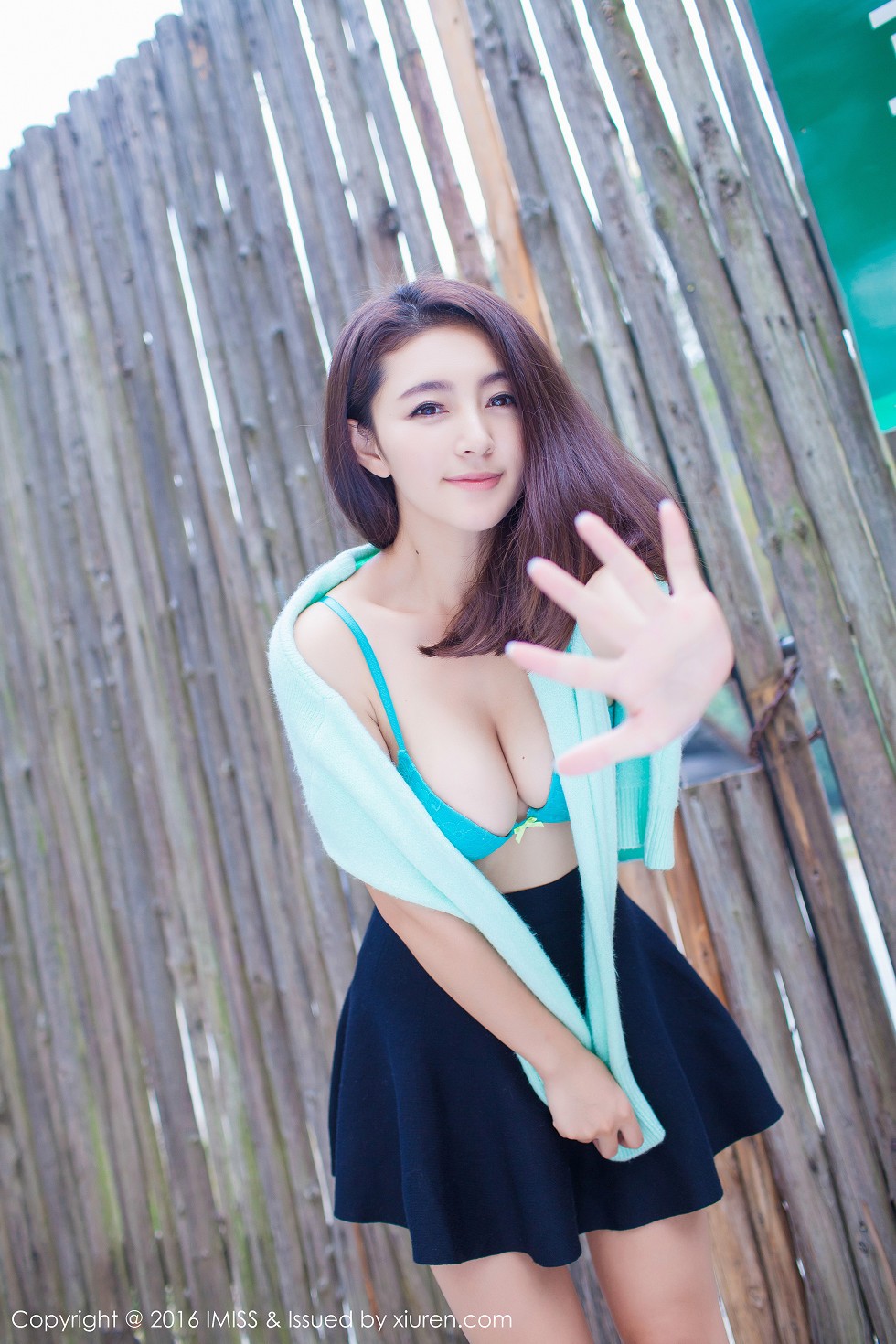 [IMISS爱蜜社]Vol.066_嫩模夏茉GIGI豪车美女性感比基尼完美身材写真58P
