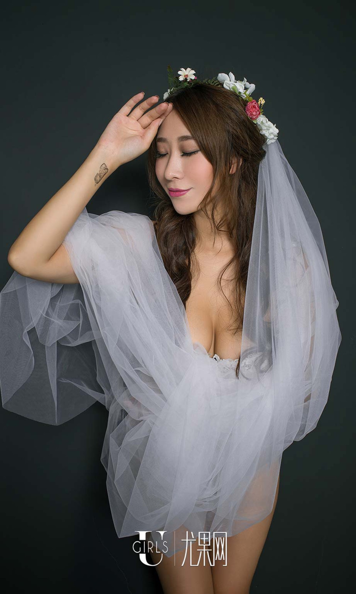 [Ugirls爱尤物]No.506_嫩模姜雨宏白色蕾丝新娘装完美翘臀爆乳诱惑写真40P
