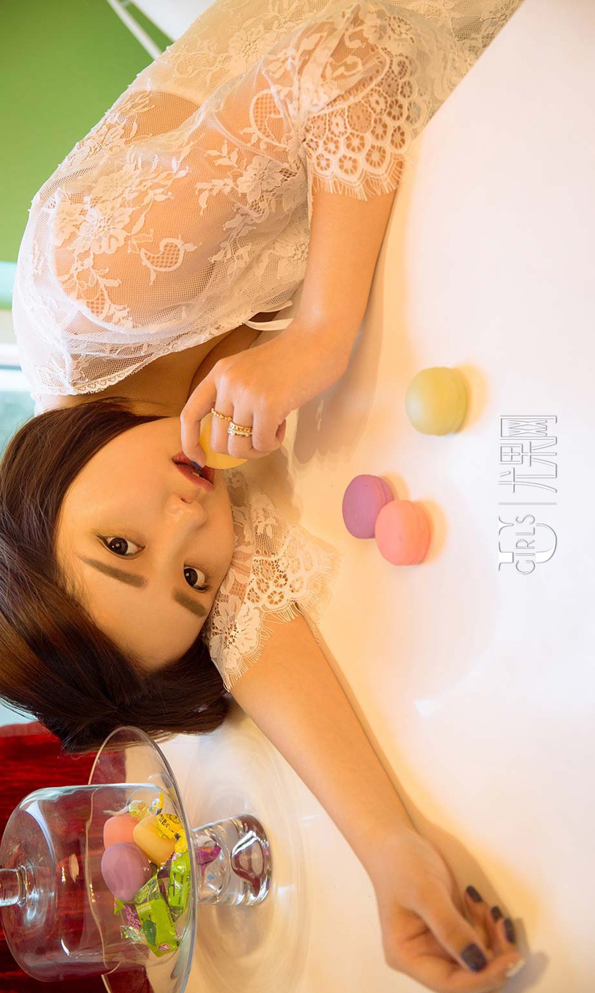 [Ugirls爱尤物]No.508_嫩模雨夕白色蕾丝睡裙秀豪乳翘臀极致诱惑写真40P