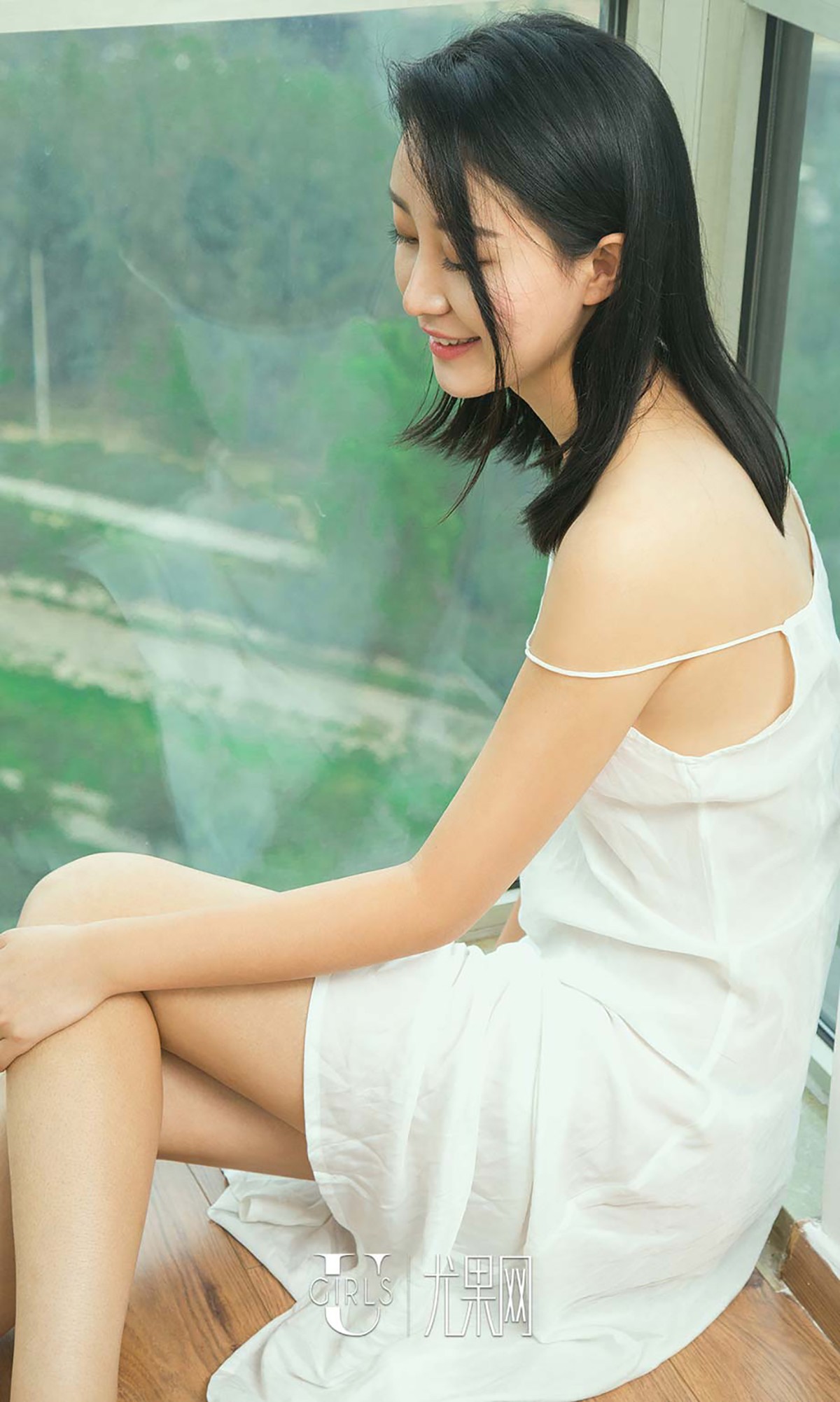 [Ugirls爱尤物]No.511_嫩模娇娇性感连身裙系列秀完美身材甜美迷人写真40P