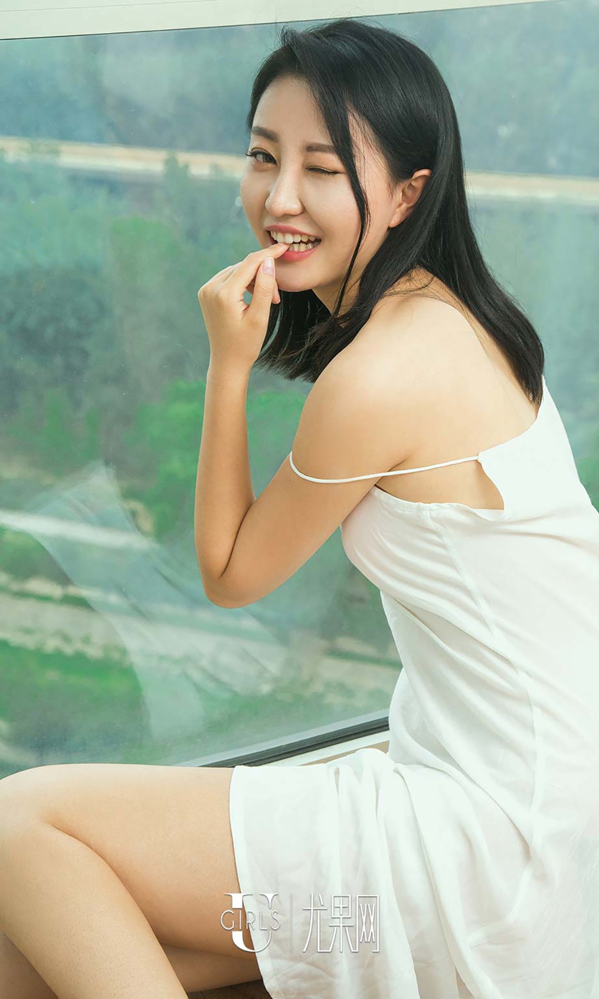 [Ugirls爱尤物]No.511_嫩模娇娇性感连身裙系列秀完美身材甜美迷人写真40P