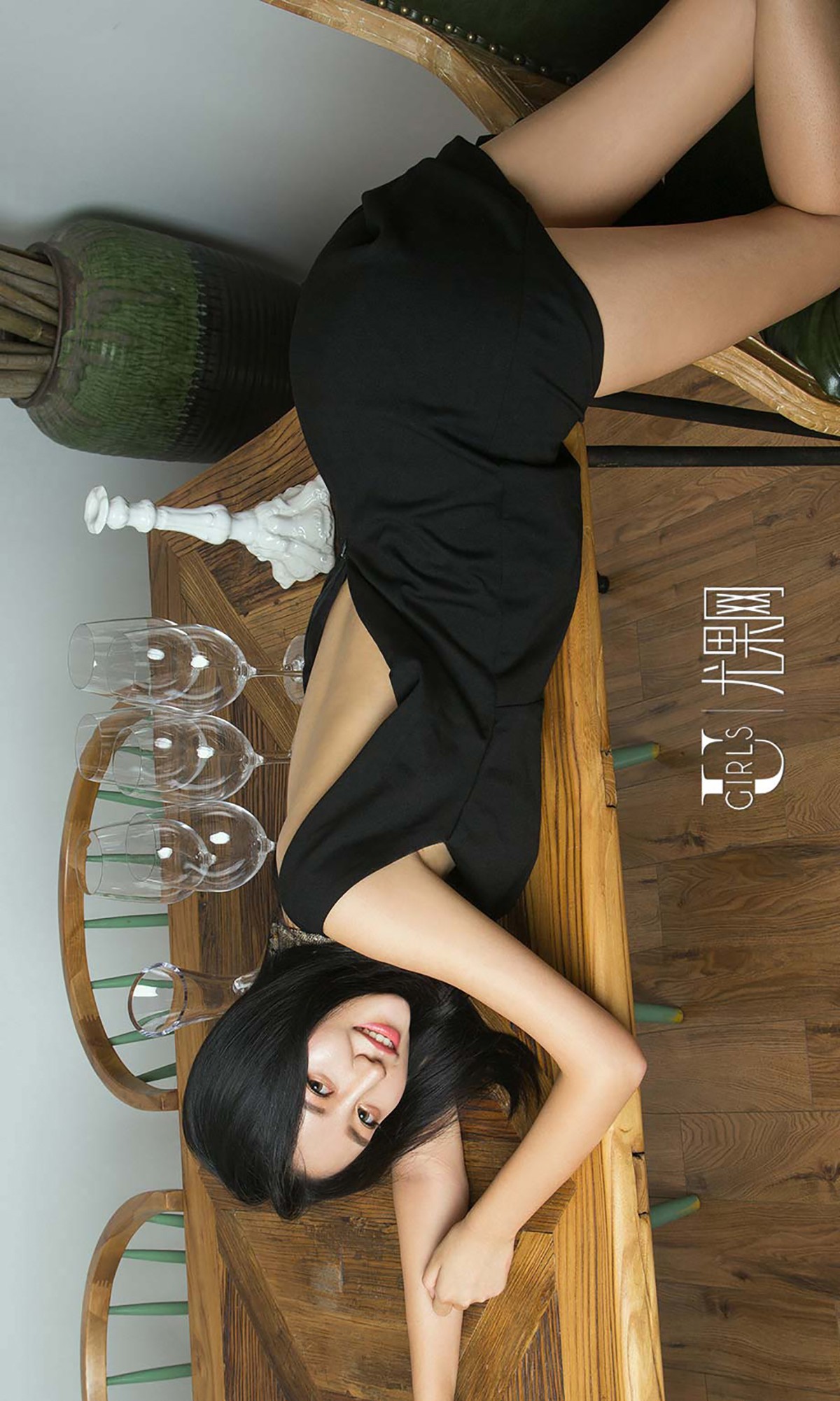 [Ugirls爱尤物]No.511_嫩模娇娇性感连身裙系列秀完美身材甜美迷人写真40P