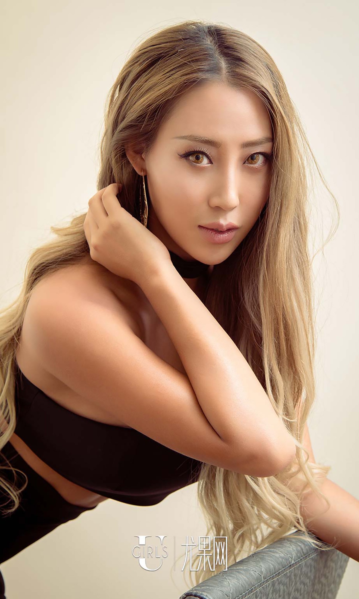 [Ugirls爱尤物]No.512_嫩模软软欧美范儿性感比基尼秀完美身材傲人美胸写真40P