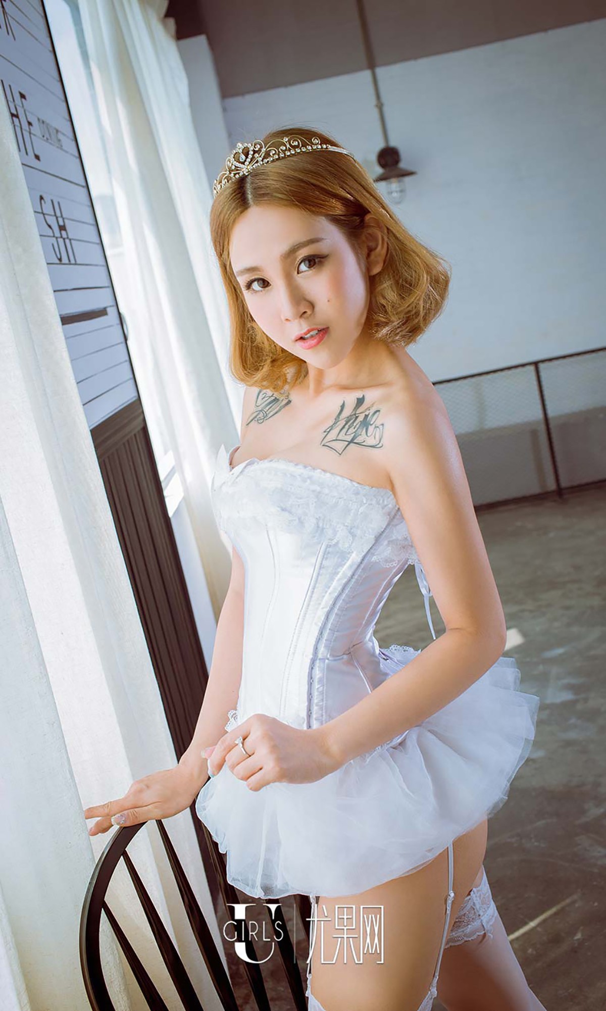 [Ugirls爱尤物]No.513_嫩模甄甄白色吊带蕾丝袜+性感蓬蓬裙迷人小公主写真40P