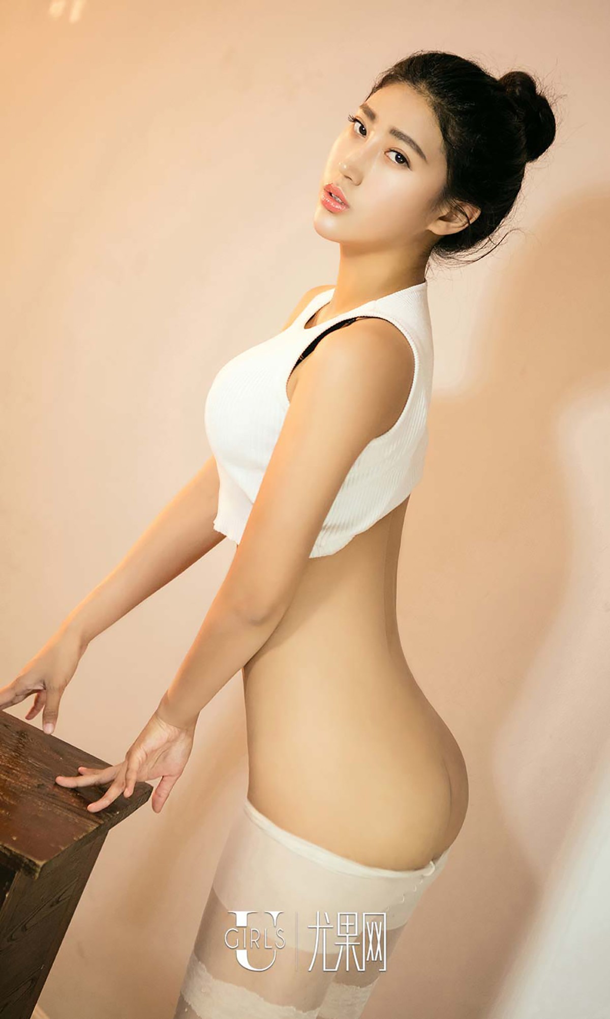 [Ugirls爱尤物]No.518_嫩模安琪粉红内衣秀美胸+浴缸里薄纱裙湿身诱惑写真40P