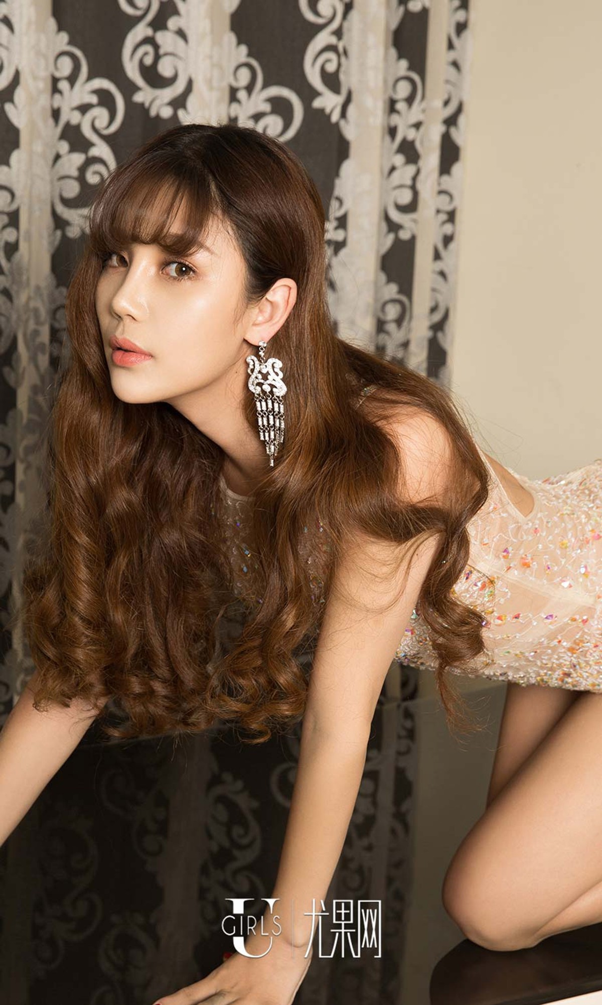 [Ugirls爱尤物]No.519_嫩模周予然白色蕾丝薄纱透视秀美乳完美诱惑写真40P