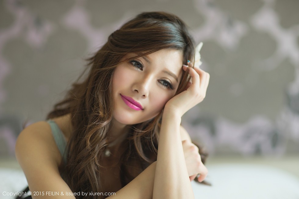 [FeiLin嗲囡囡]VOL.001_嫩模奶茶-Emily白色内衣丰满美胸靓丽美颜写真50P