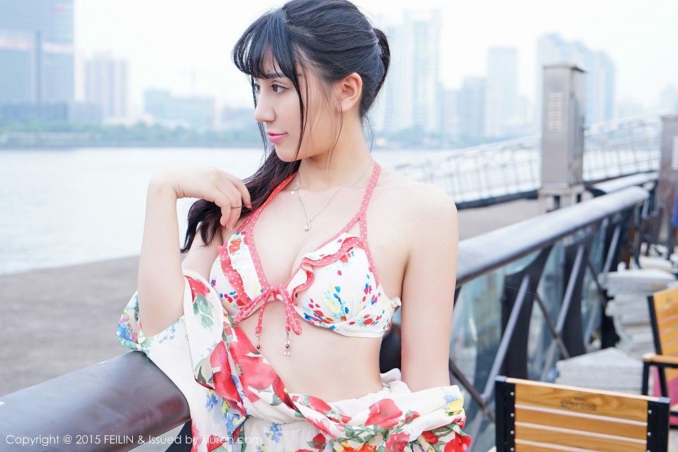 [FeiLin嗲囡囡]VOL.005_嫩模杨晓青儿沙滩上的网球女郎性感内衣写真42P