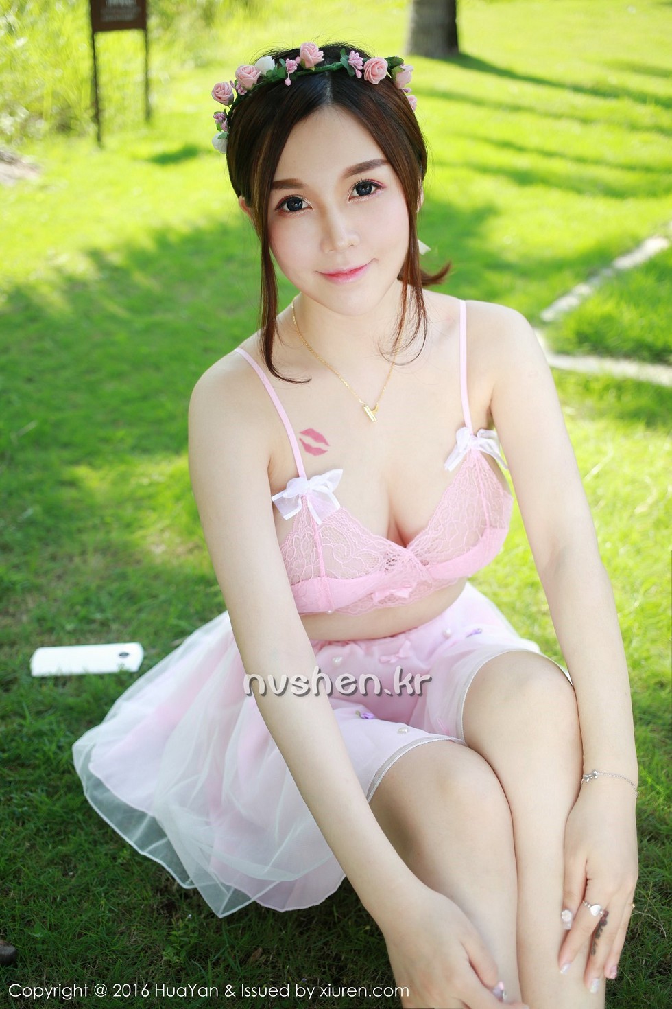 [HuaYan花の颜]Vol.007_嫩模沈蜜桃off三亚旅拍巨乳花仙子粉红内衣秀豪乳写真55P