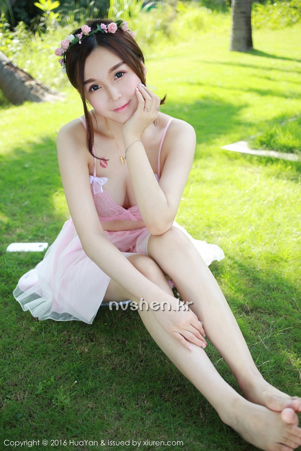 [HuaYan花の颜]Vol.007_嫩模沈蜜桃off三亚旅拍巨乳花仙子粉红内衣秀豪乳写真55P