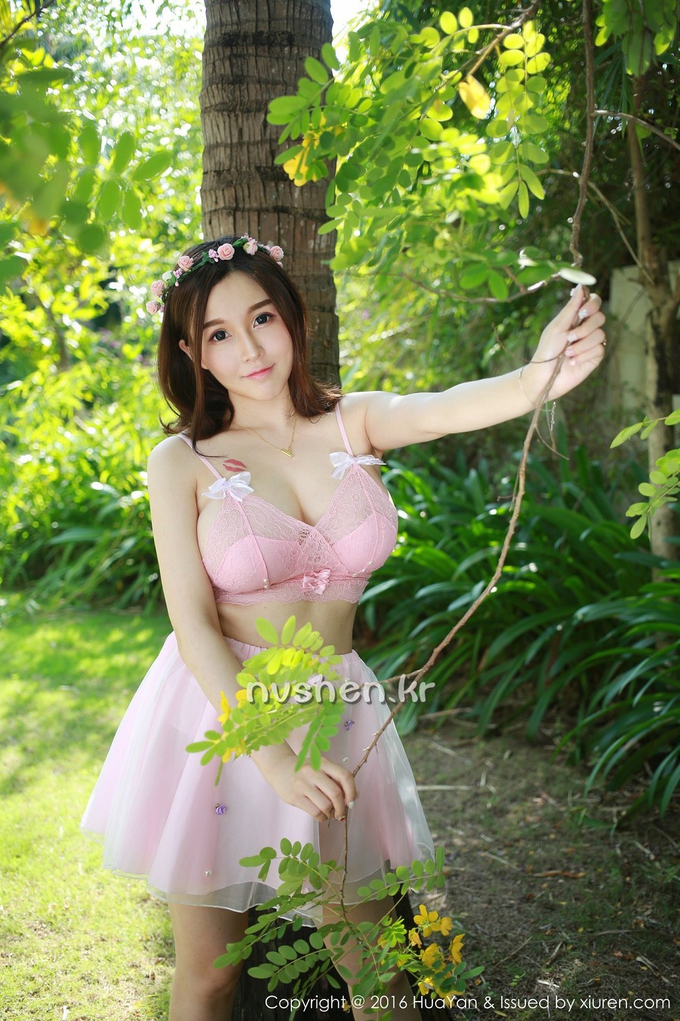 [HuaYan花の颜]Vol.007_嫩模沈蜜桃off三亚旅拍巨乳花仙子粉红内衣秀豪乳写真55P
