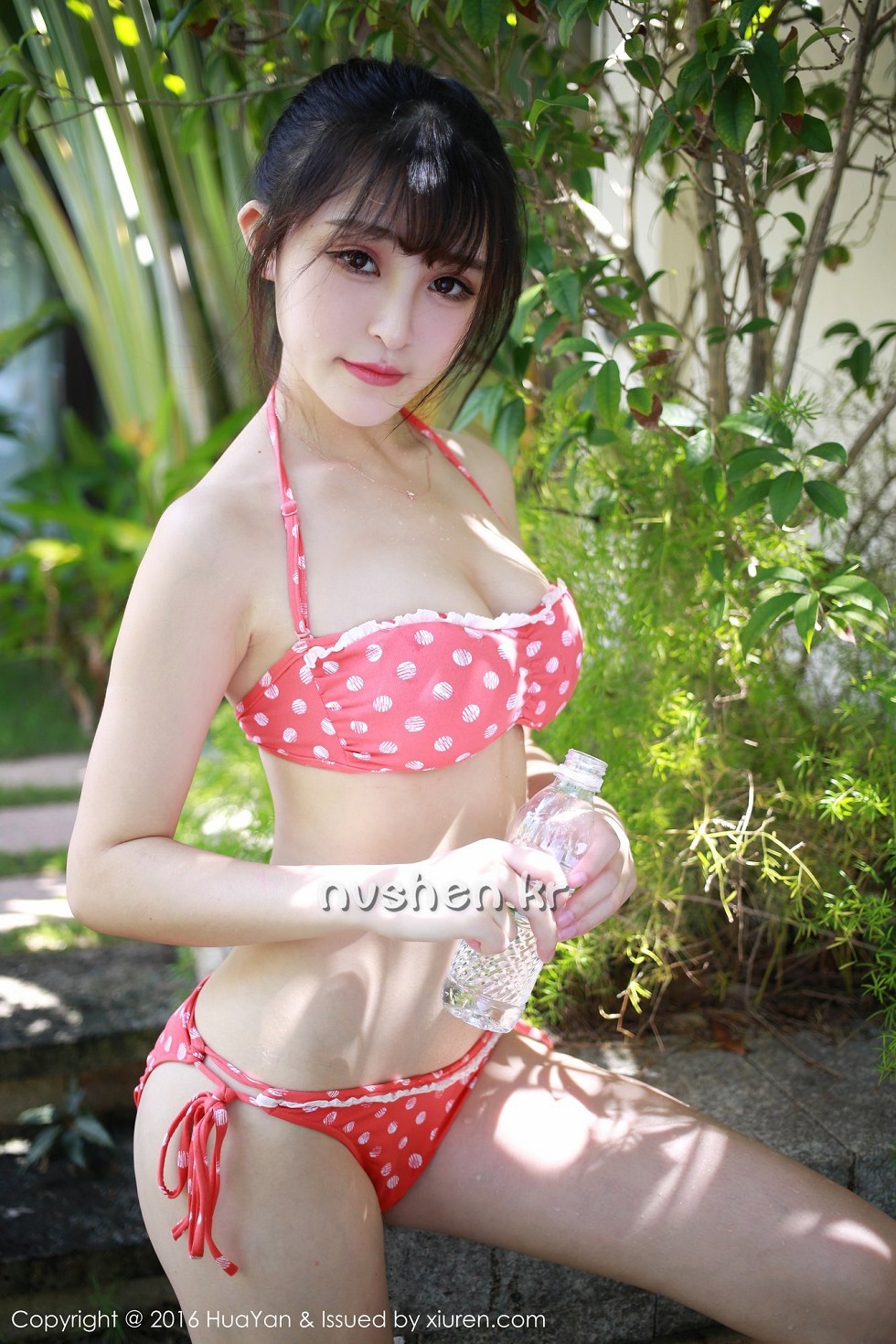 [HuaYan花の颜]Vol.009_嫩模伊小七MoMo三亚旅拍泳池边红色比基尼性感写真52P