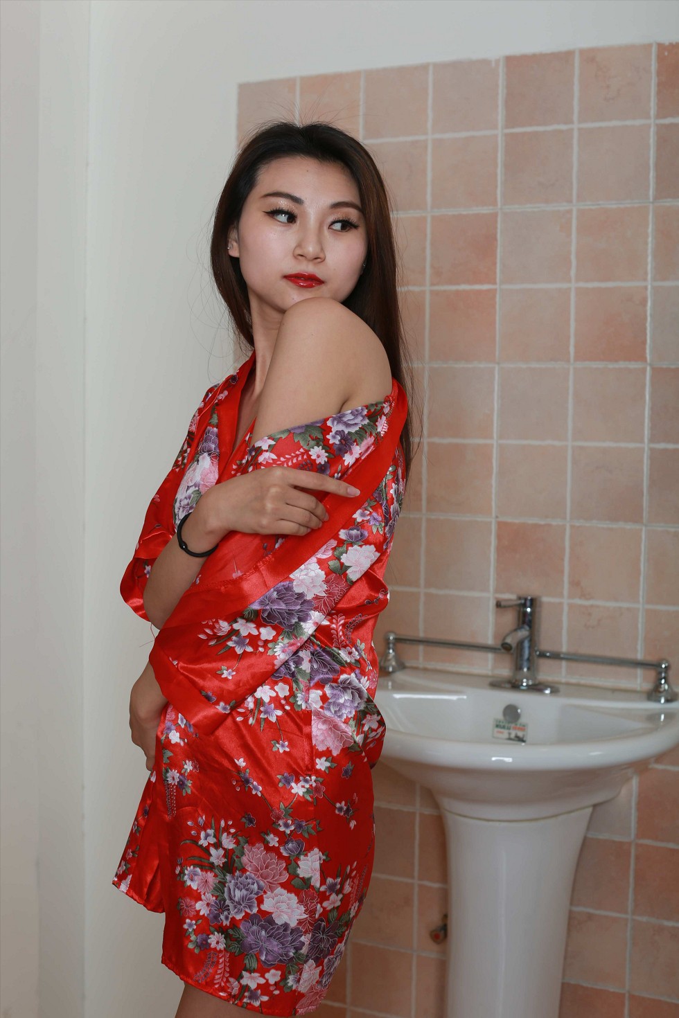 国模长发女神林妹妹大尺度私拍套图粉红内衣全脱人体艺术诱惑写真51P